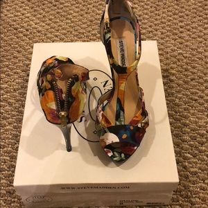 Steve Madden Floral Pumps